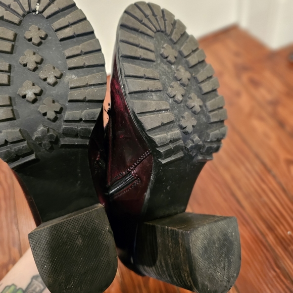 Steve Madden Andie Lace-Up Chunky Boots | Glossy Burgundy Y2K Style | Size 7 - Picture 4 of 5